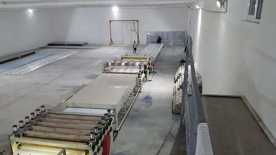картинка Линия по производству сотового поликарбоната GL2100 от магазина Метасила