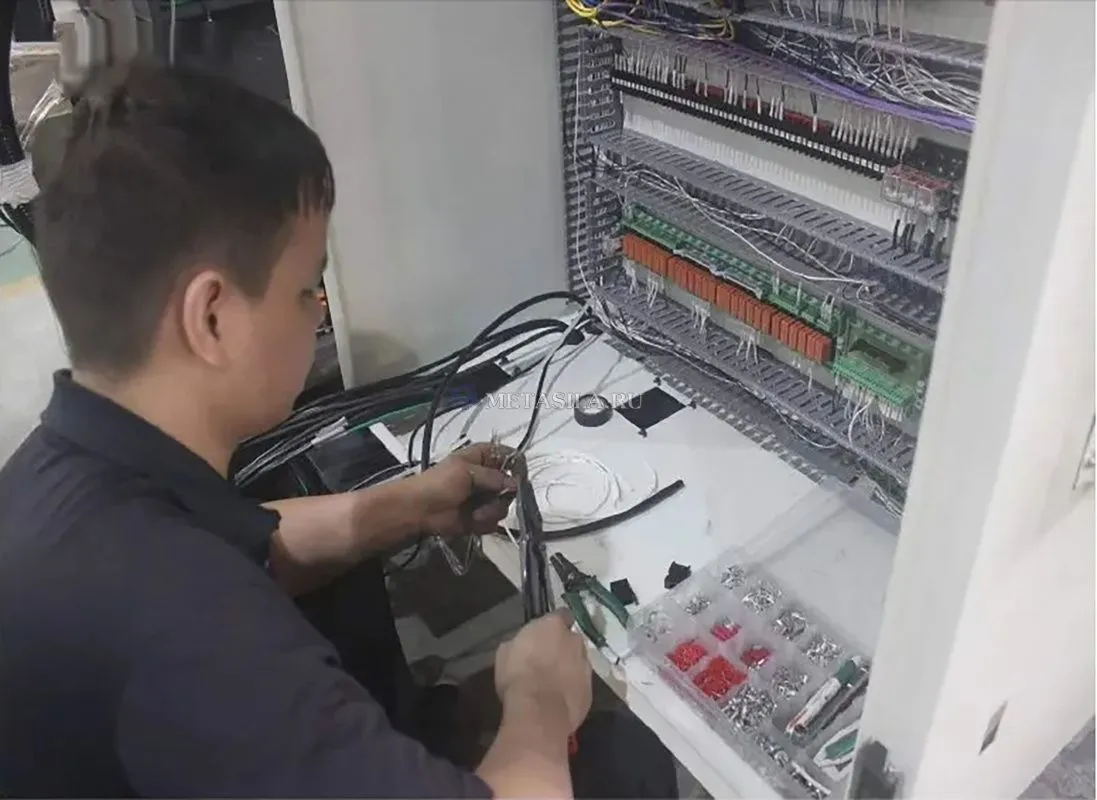 картинка Прецизионный ЧПУ Вертикальный фрезерный станок от магазина Метасила