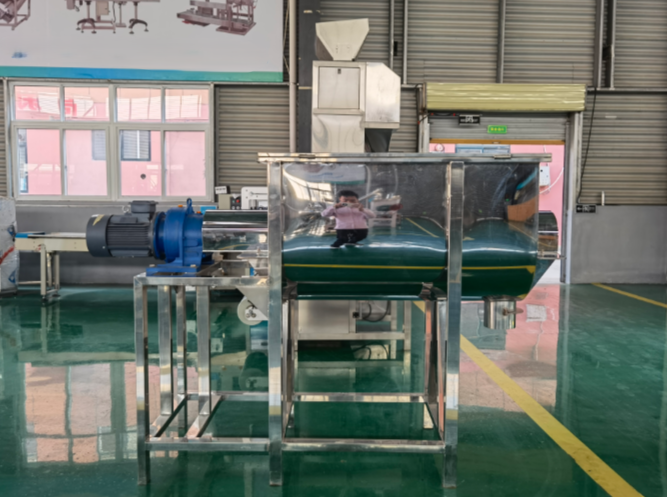 картинка Горизонтальный промышленный смеситель для сухого сырья, модель 300 от магазина Метасила