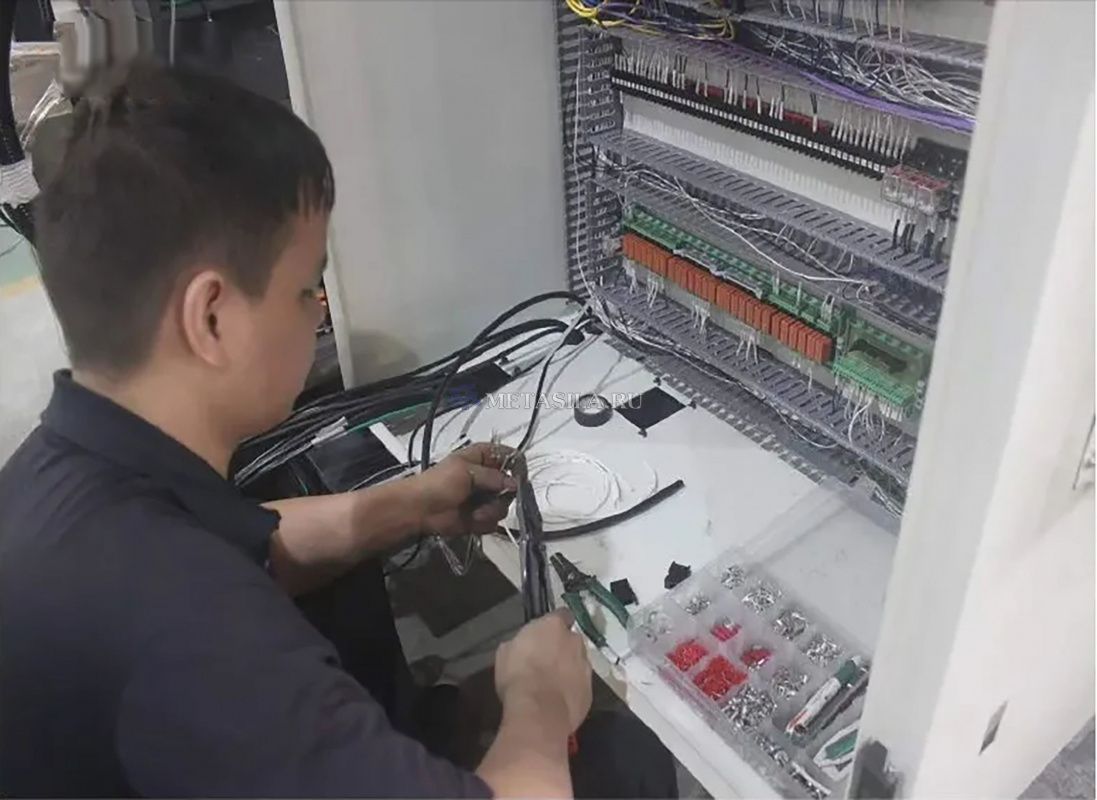 картинка Прецизионный ЧПУ Вертикальный фрезерный станок от магазина Метасила